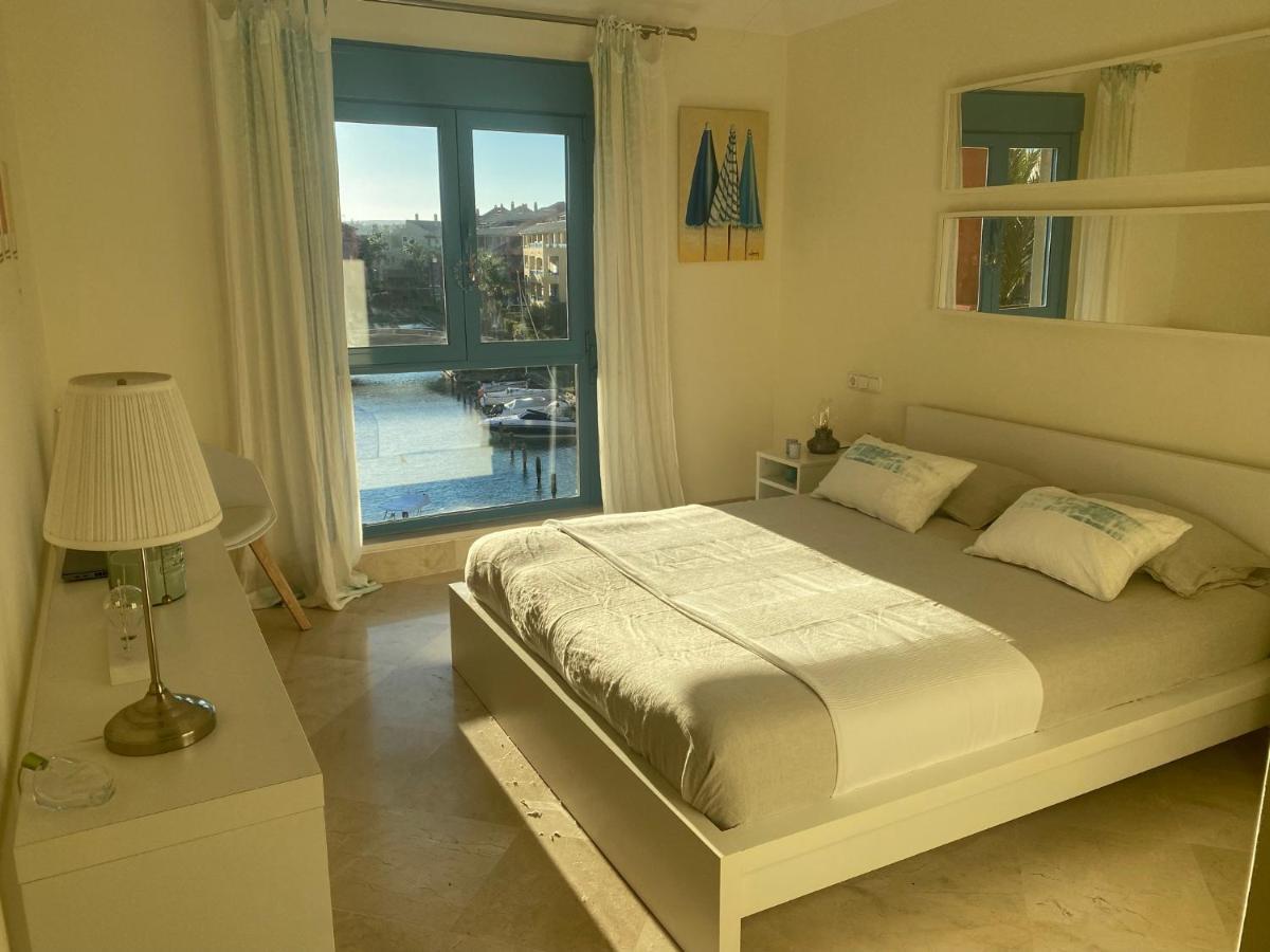 סן רוקה Apartamento Con Terraza Sobre La Marina De Sotogrande מראה חיצוני תמונה